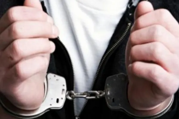 Patru români suspectaţi de comiterea unei crime în Italia, arestaţi în România