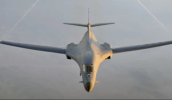Avioane militare britanice vor paraşuta alimente destinate refugiaţilor din Irak