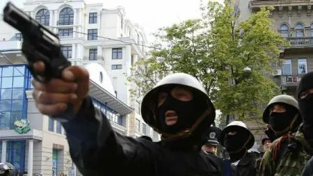 RĂZBOI ÎN UCRAINA. Lupte intense la Lugansk, insurgenţii au atacat o unitate de grăniceri