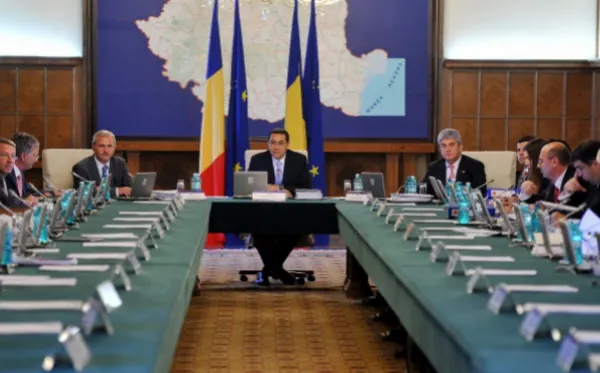 Sesizarea privind abilitarea Guvernului să dea ordonanţe în vacanţa parlamentară, RESPINSĂ