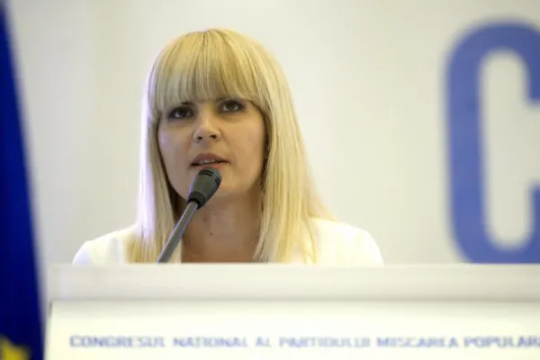 ELENA UDREA, ATAC LA PONTA pe Facebook