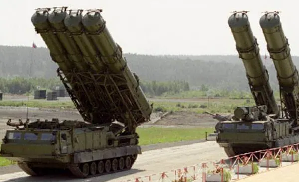 Rusia va livra Iranului sisteme de rachete S-300 mai devreme decât anunţase