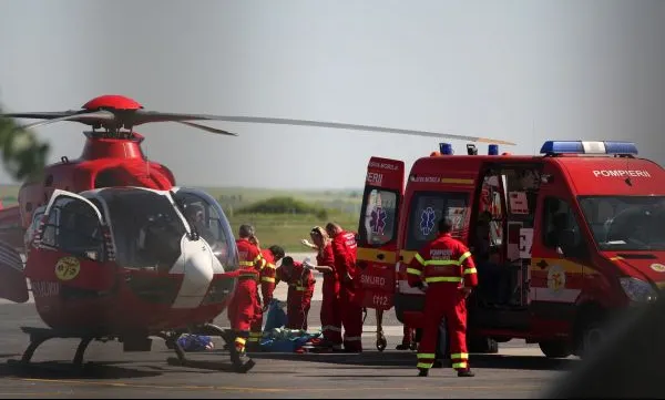 ACCIDENT. Muncitor în comă după ce s-a intoxicat cu gaze în timp ce evacua apa dintr-un bazin
