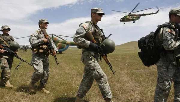 NATO a lansat AMPLE exerciţii MILITARE la doi paşi de RUSIA