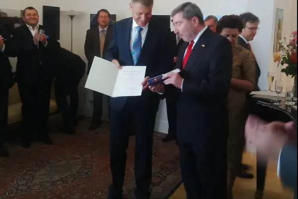 Klaus Iohannis, decorat de Germania
