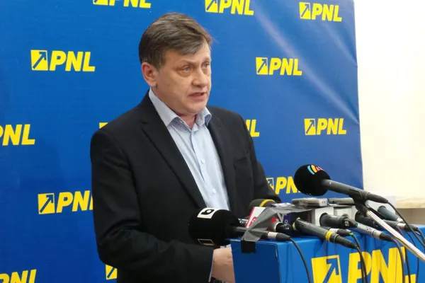 ION CRISTOIU: Iohannis nu există, Antonescu trebuia să fie candidat