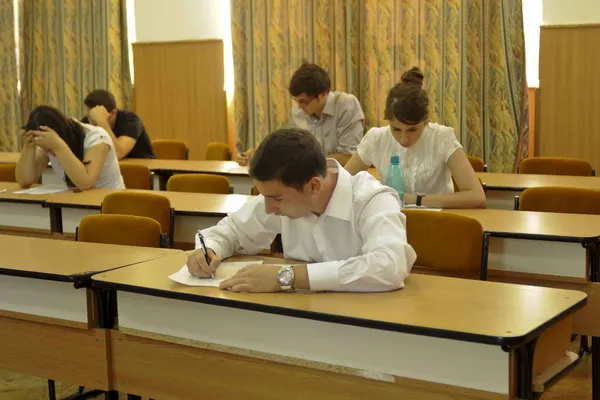 REZULTATE BACALAUREAT 2014. Rezultate rușinoase la BACALAUREAT 2014