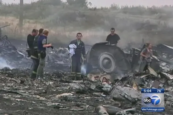 AVION DOBORÂT UCRAINA: "Am văzut OAMENI CĂZÂND DIN CER"