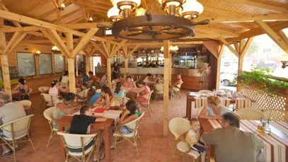 Afacerile de la malul mării, scoase la vânzare. Cu cât se vând terasele și restaurantele de pe litoral