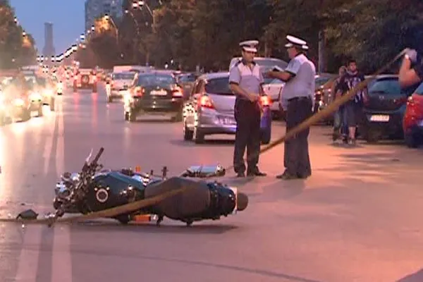 ACCIDENT CUMPLIT în CAPITALĂ. Martorii sunt îngroziţi: "Nu mişca! SPER SĂ NU MOARĂ"