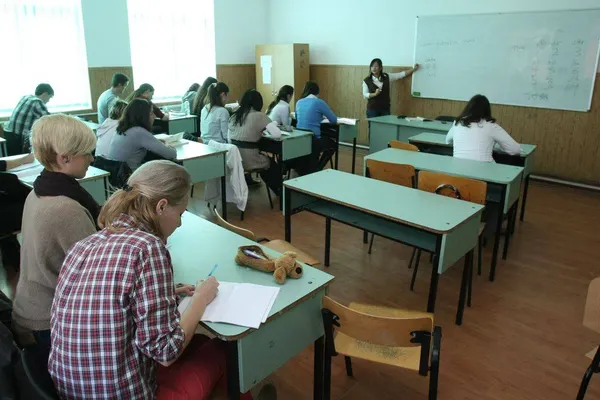 BACALAUREAT 2014. Mihai Eminescu a luat BAC-ul cu 6 la română