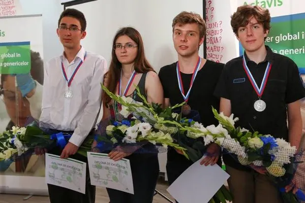 Maria Andreea Filip, medaliată cu aur la Olimpiada de Chimie va învăţa la Cambridge