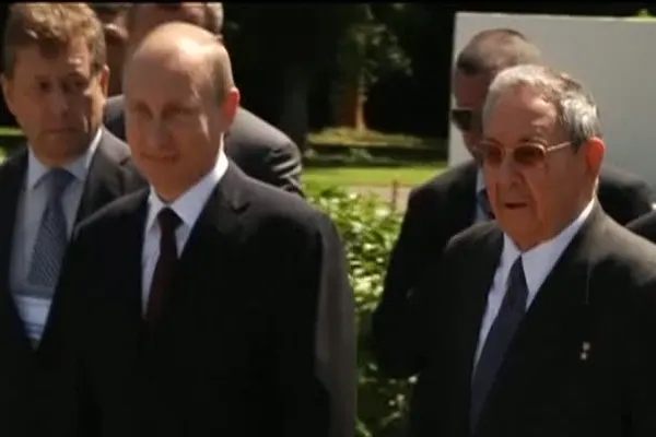 Vladimir Putin, în vizită în Cuba, unde s-a întâlnit cu Raul şi Fidel Castro