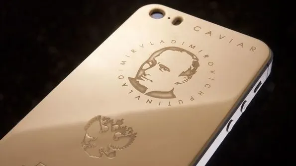 Zeci de ruși s-au înghesuit să cumpere "Putinofon"