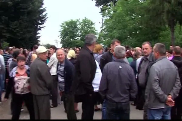 ROMÂNII DIN UCRAINA NU VOR RĂZBOI: "Vrem pace, nu vrem război!"
