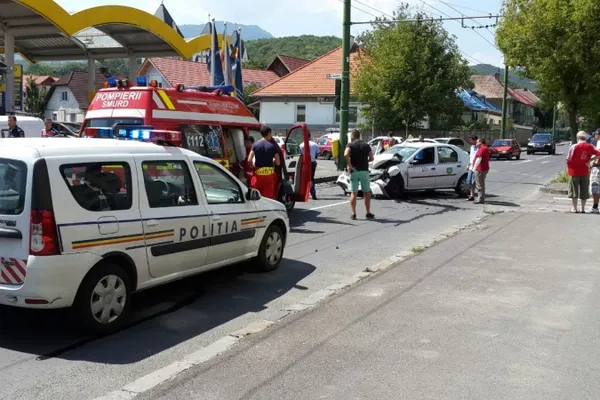 Accident grav în Brașov. Două persoane au fost rănite