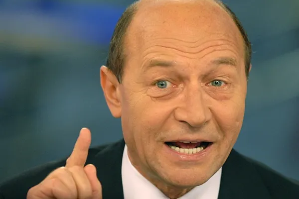 Băsescu: Fac apel la Guvern să nu emită ordonanţa de urgenţă pentru "transferul primarilor"