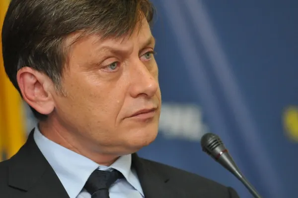 Miza ieșirii publice a lui Crin Antonescu. Ce "mutare" uriașă se pregătește - Ar putea dinamita anul electoral 2024
