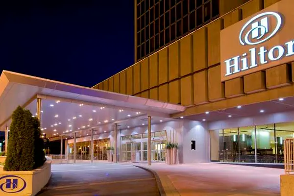 Unul dintre moştenitorii imperiului hotelier Hilton, implicat într-un grav accident de automobil