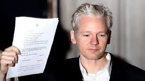 Julian Assange stă prost cu sănătatea, dar nu se poate trata