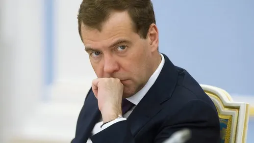 Reacţie de la Kremlin. Dmitri Medvedev: „Tot ce e interesant abia începe. E timpul să închidem ambasadele cu LACĂTE”