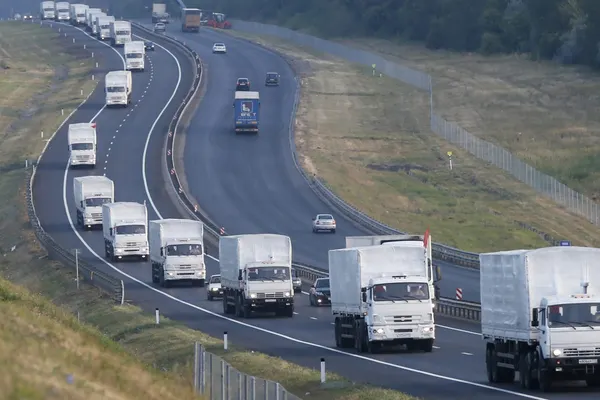 Moscova dezminte că vehicule din convoiul rus ar fi preluat echipamente militare din Ucraina