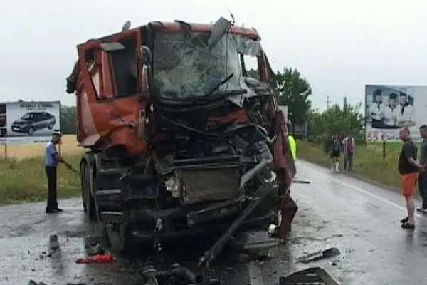 ACCIDENT CU PATRU MORŢI PE DN 6
