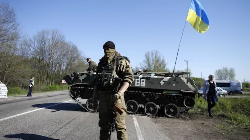 CRIZA din Ucraina. Insurgenţii din Doneţk susţin că 94 de militari ucraineni "s-au predat"