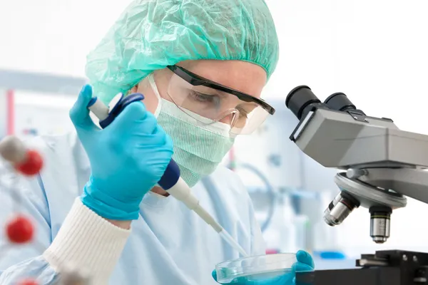 Canada oferă OMS un vaccin experimental împotriva Ebola
