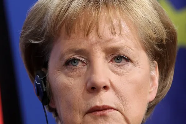 Merkel îi solicită lui Putin să facă uz de influența lui pe lângă rebelii proruși