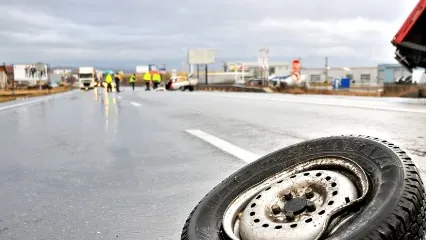 ACCIDENT GRAV în Bacău: doi soţi şi fiica acestora de 9 ani au murit, un alt copil este grav rănit