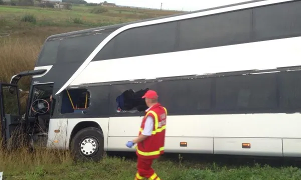 ACCIDENT GRAV: Autocar cu români, RĂSTURNAT ÎN UNGARIA