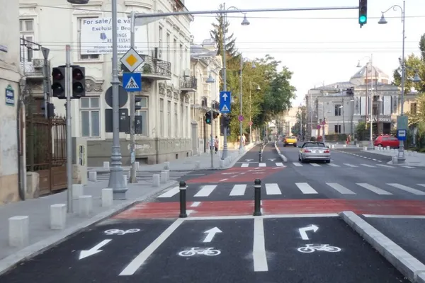 Amendă de aproape 200 de lei pentru un pieton care a traversat neregulamentar pe Calea Victoriei