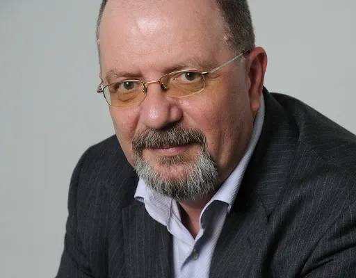 CORNELIU CALOTĂ, noul purtător de cuvânt al Guvernului. Cine este el