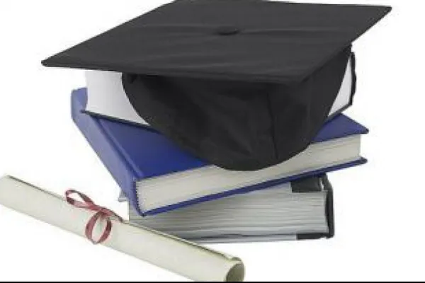 "Absolvenții de facultăți trebuie să rămână în România". Ce vor face guvernanţi pentru a opri exodul