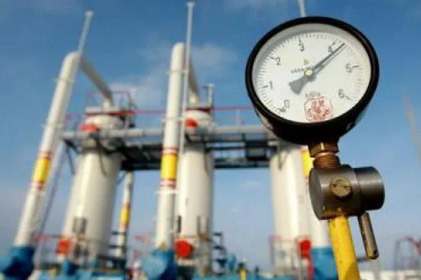 Ucraina reia importurile de gaze naturale din țările vecine, după ce Rusia i-a distrus jumătate din capacitatea de producție și alimentare