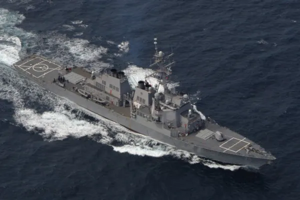 Tensiuni în Marea Neagră. Rusia supraveghează nava americană de război USS Ross