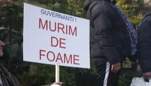 Protest al pensionarilor în fața sediului Guvernului. Ce solicitări au