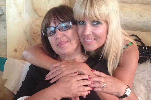 ELENA UDREA: Aş retrăi copilăria, indiferent cât de greu a fost