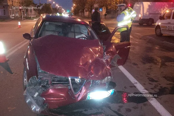 Şofer din Timişoara, DOUĂ ACCIDENTE GRAVE în câteva minute. Maşina, FĂCUTĂ PRAF