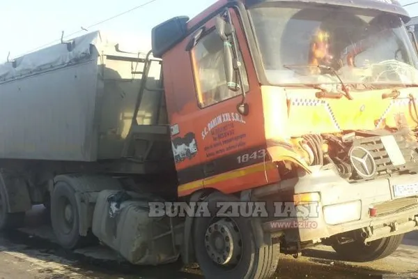 ACCIDENT grav în Iași. Un tir s-a rupt în două