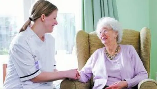 Decizia radicală în Italia. Ce se întâmplă cu badantele dacă nu vor să se vaccineze