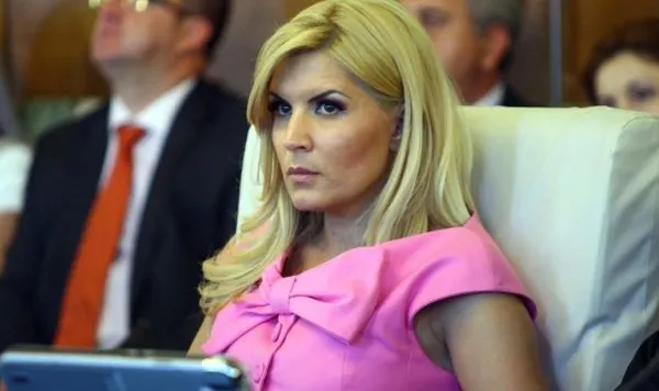 INCREDIBIL - Cum arată ACUM site-ul ce a prezentat pozele cu Elena Udrea la Paris!