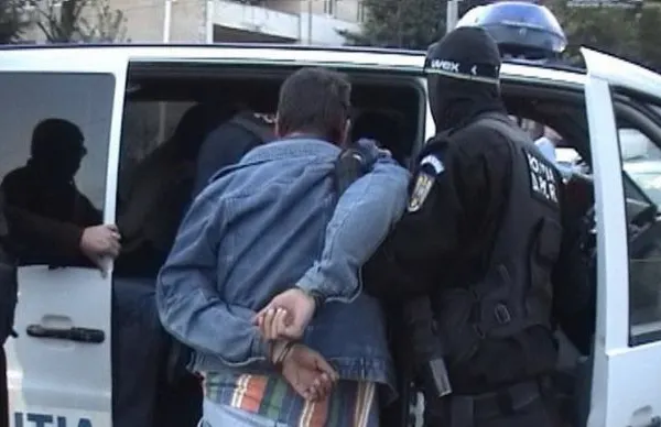 Bătaie cu lanțuri și curele între două grupuri de români în centrul Florenței