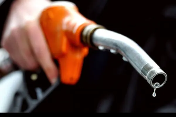 Benzina s-a ieftinit, prețurile alimentelor nu scad