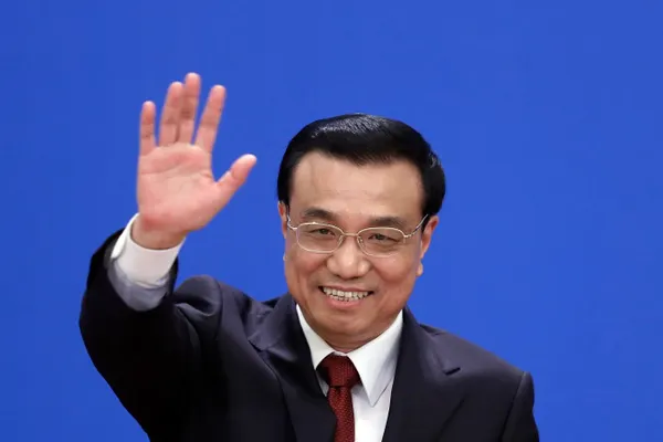 Premierul chinez a fost primit cu brațele deschise, în Rusia. Ce pun la cale cele două țări