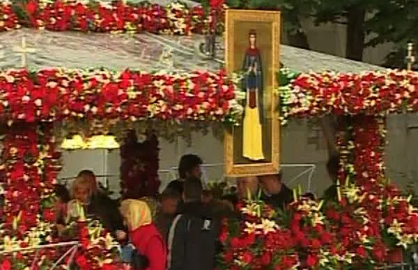 SFÂNTA PARASCHEVA 2014. Victor Ponta și Elena Udrea, la moaștele Sfintei Parascheva