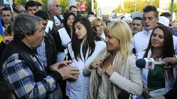 Elena Udrea a explicat ce făcea în fotografia care a stârnit controverse