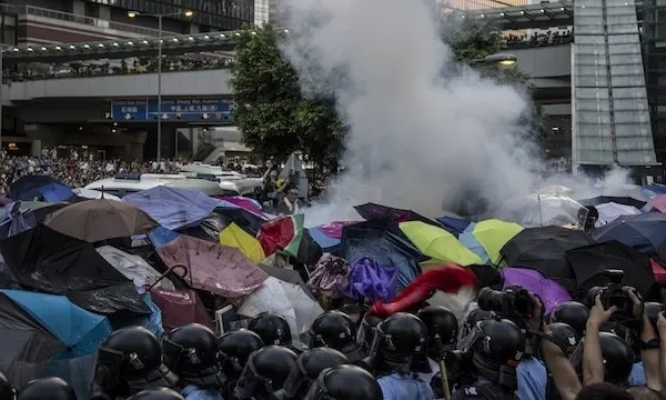 Umbrela, de la semn al reconcilierii politice la simbol al protestelor din Hong Kong