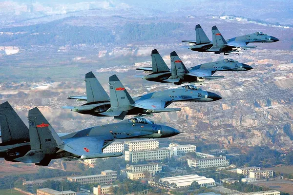 Rusia trimite avioane de vânătoare în Crimeea